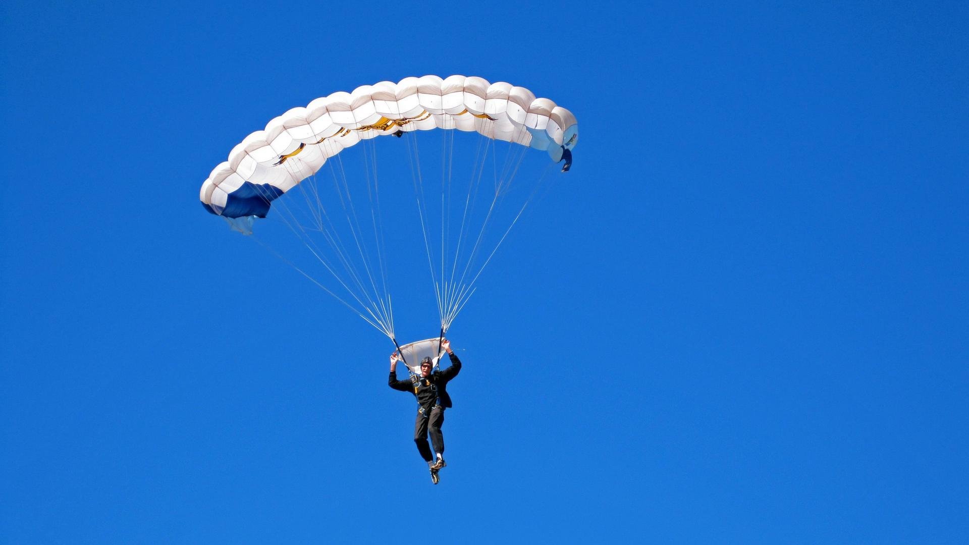 德甲现场火爆：攻守激烈，精彩迭起！，德甲榜首大战