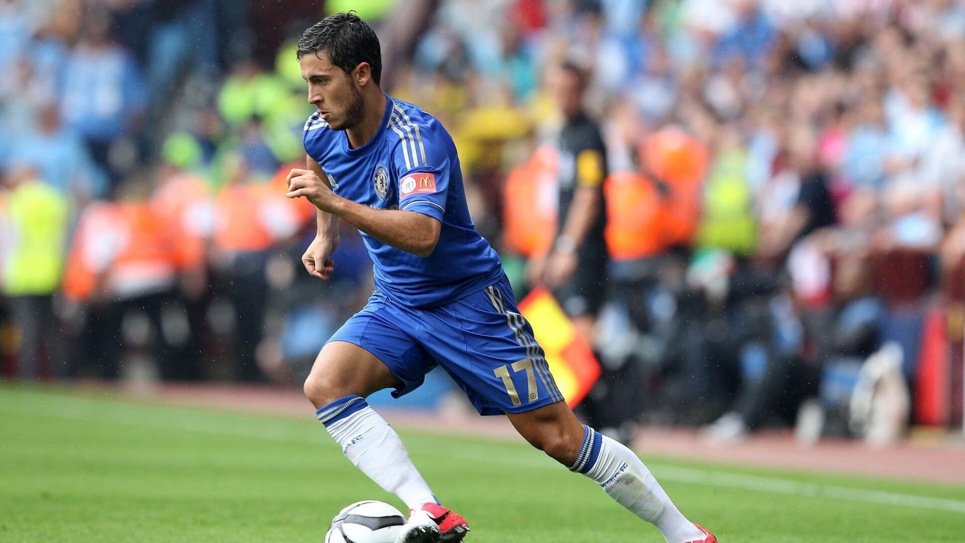 九游游戏中心-英超激烈争夺，豪门竞争趋于白热化